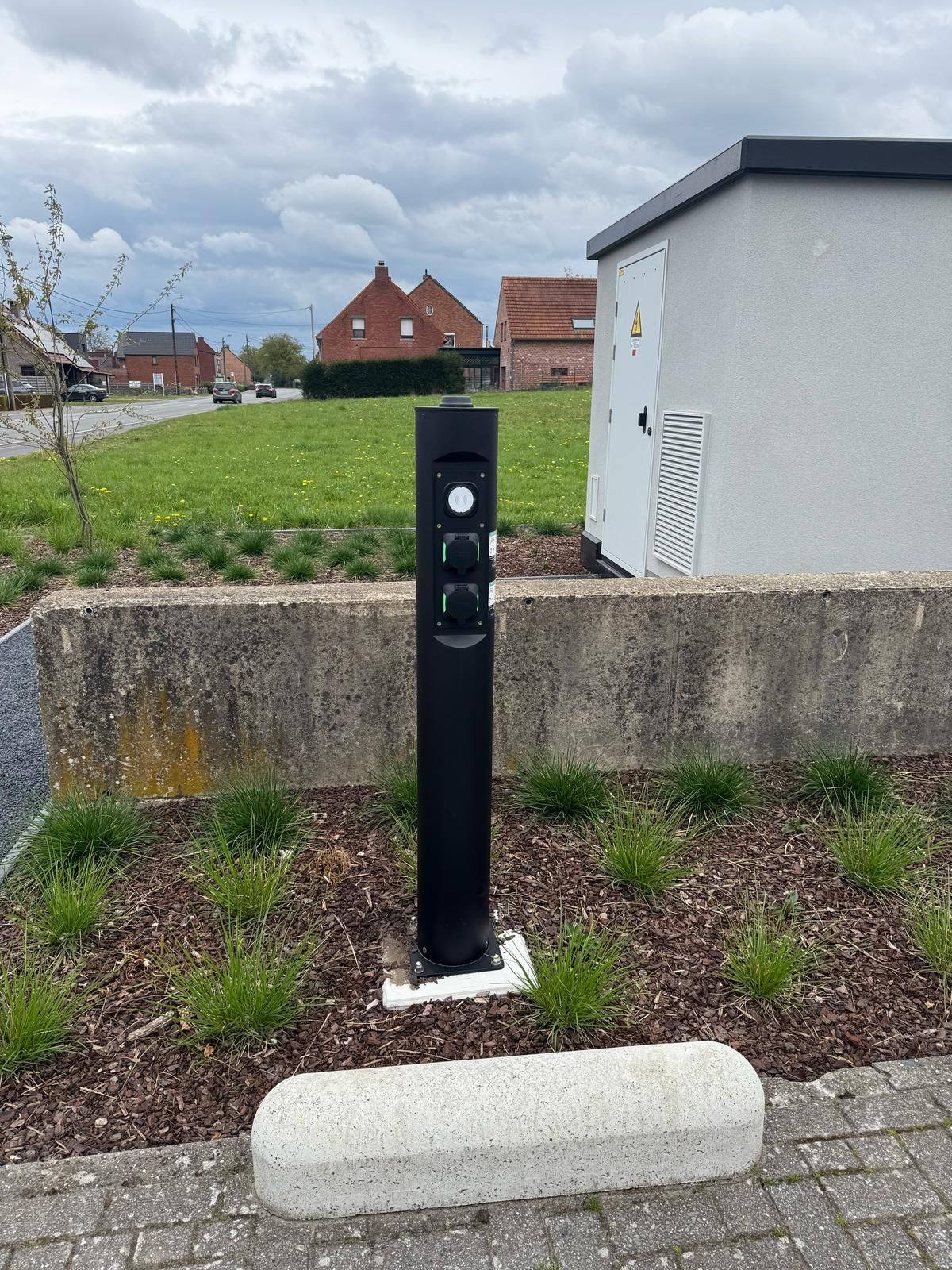 Laadpaal geplaatst door Elektriciteitswerken Nuyts en Voltalux