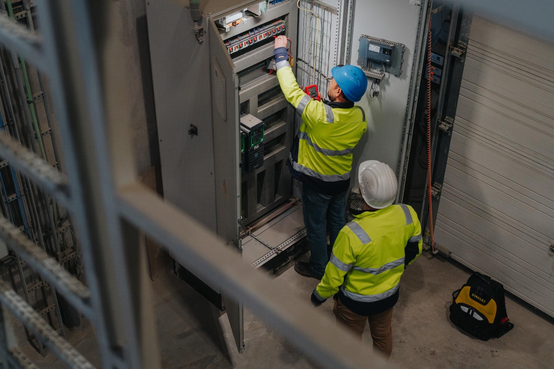 Nuyts elektriciteitswerken volgt de synergrid normen bij de modernisering van je middenspanningsinstallatie
