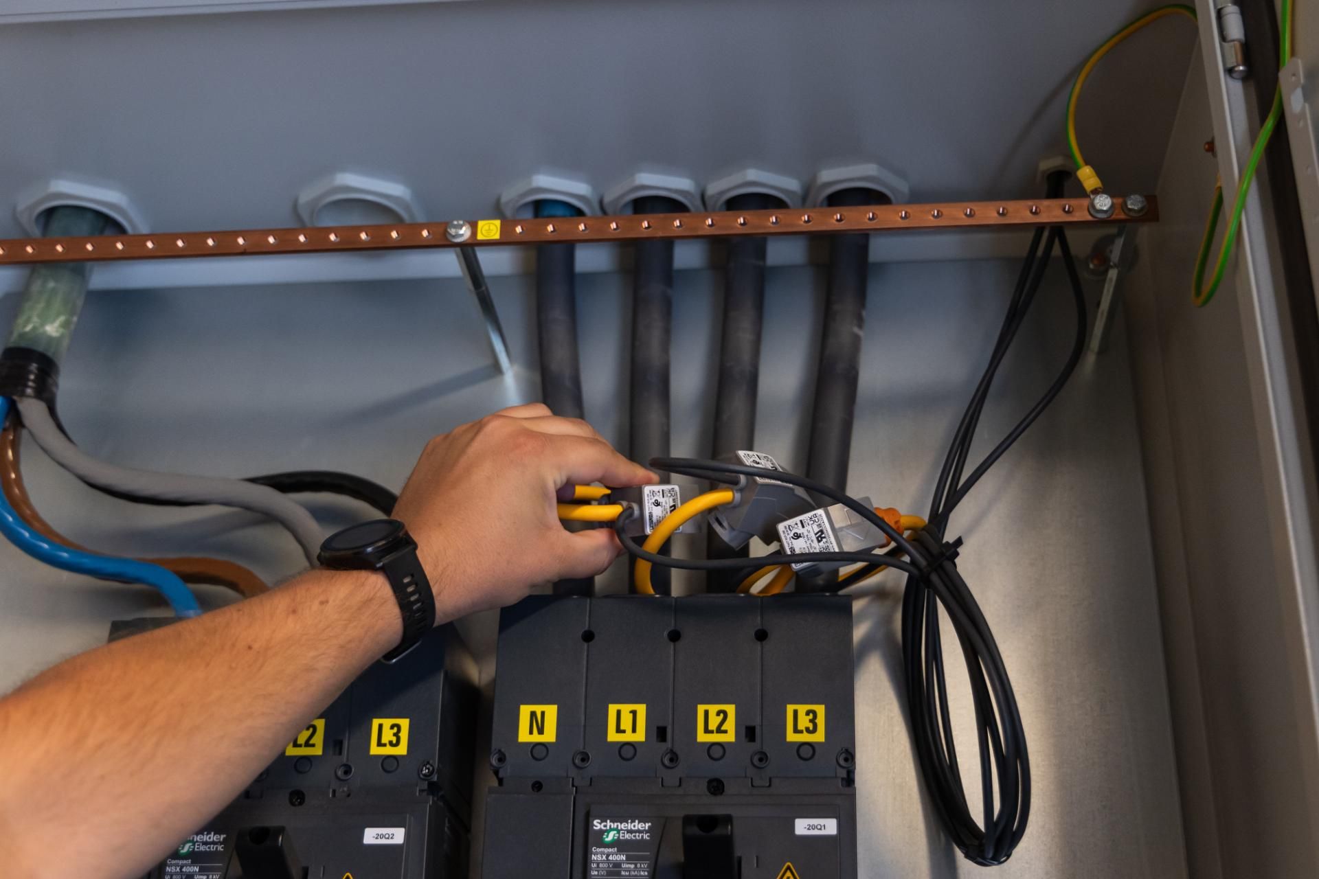 Elektriciteitswerken Nuyts complete cabineinrichting professionele uitvoering